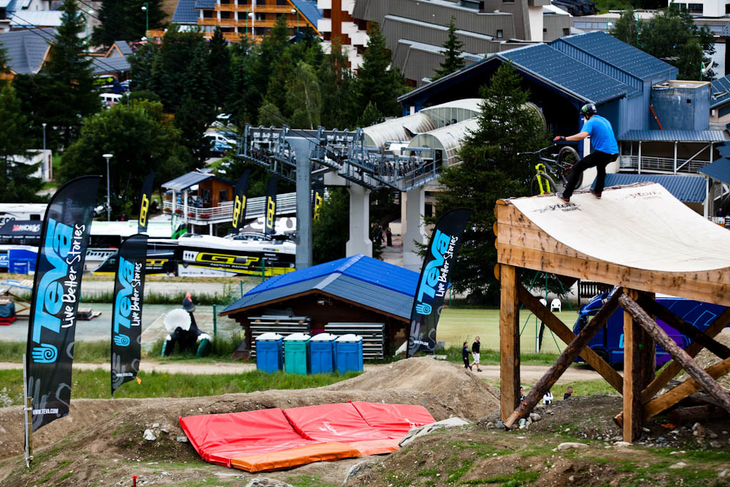 Sam Reynolds with a dramatic save. Sadly he would go down hard on a double backflip later in the day fracturing two vertebrae in his back. Stay strong Sam