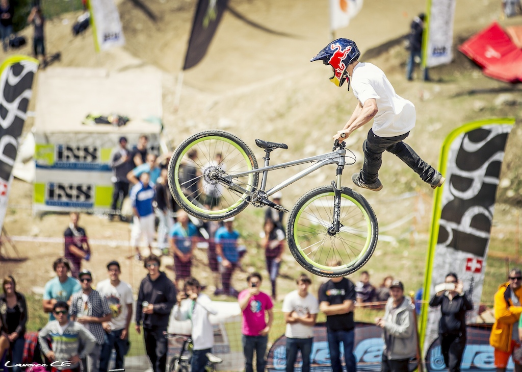 Big tailwhip from Anthony - Laurence CE - www.laurence-ce.com