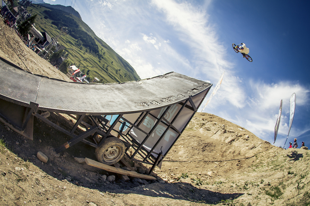 Sending it to the skies- Laurence CE - www.laurence-ce.com