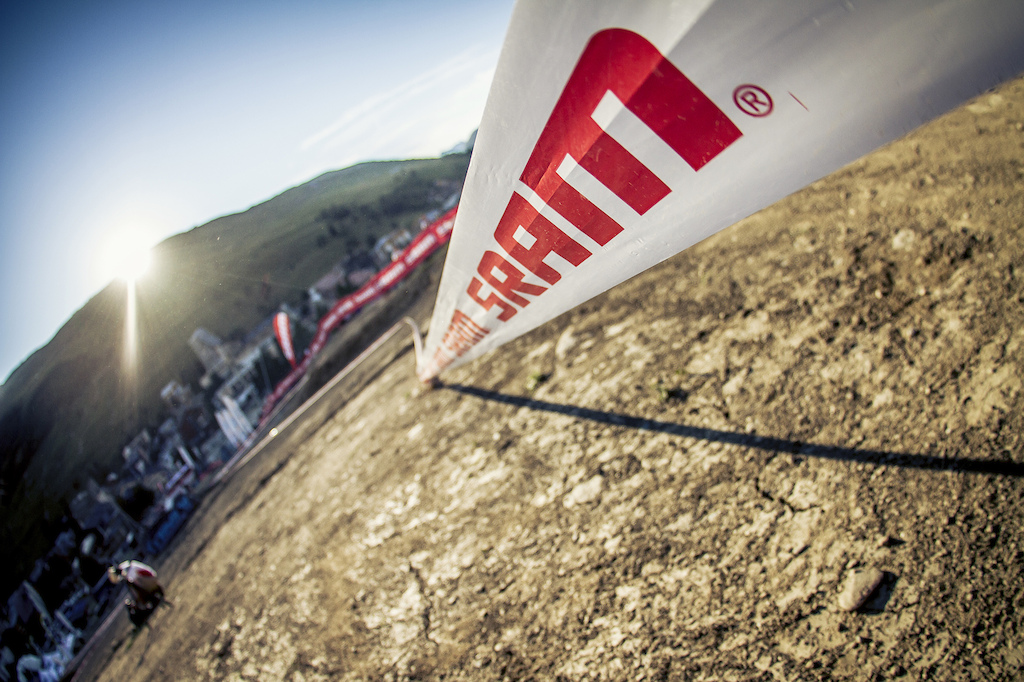 Sram banner as the sun drops away - Laurence CE - www.laurence-ce.com