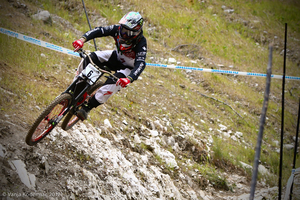 Hill was just outside the top ten at the splits during the qualifying round on friday but then had some troubles towards the finish. The course should suit his riding style