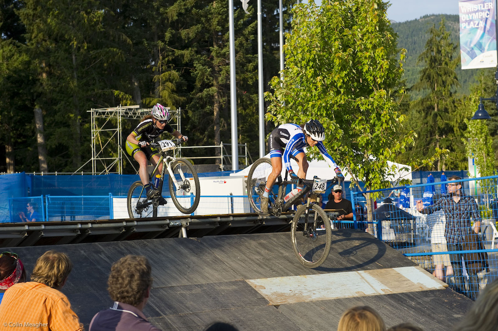 Kellu Emmett of Giant Factory Racing has loads of short track racing in her legs and was playing it cool sitting in the top five but not wearing herself out.