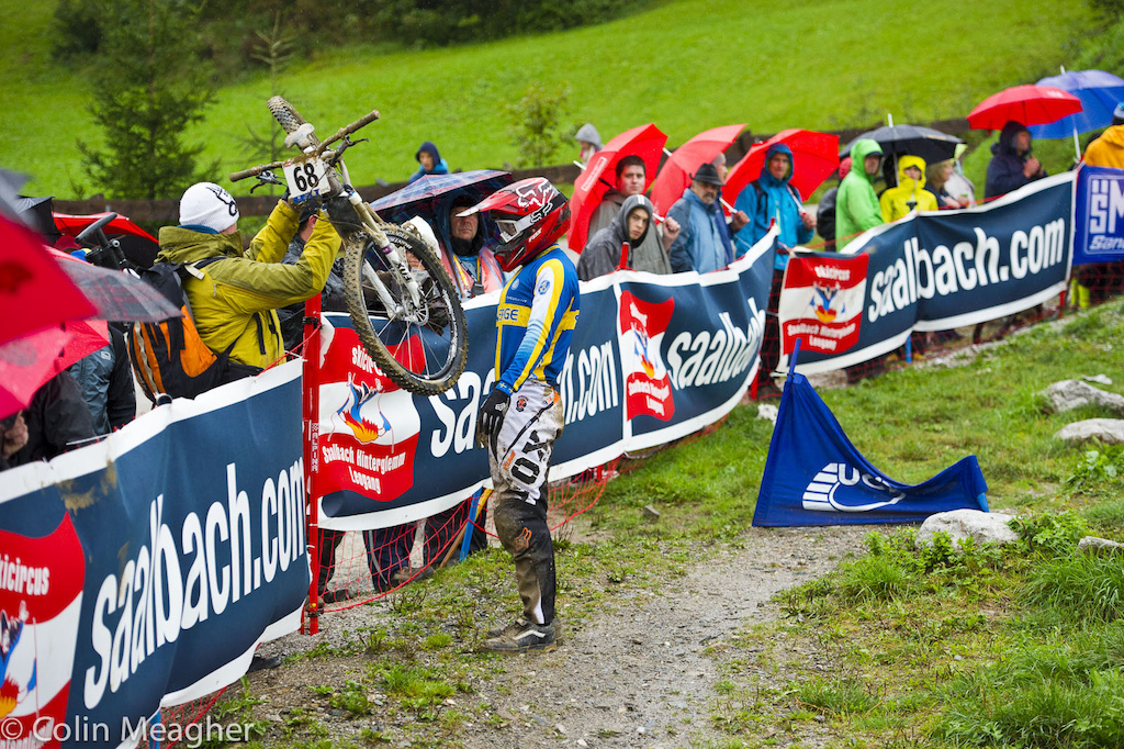I imagine that 21 year old Felix Beckemen is somewhere here in Leogang getting quietly drunk tonight and trying to forget qualifying. Or rather not qualifying. Not that he s a drinker per say but the guy crashed out in qualifying. At Worlds. That s enough to make almost anyone want to go curl up with a bottle for a while.