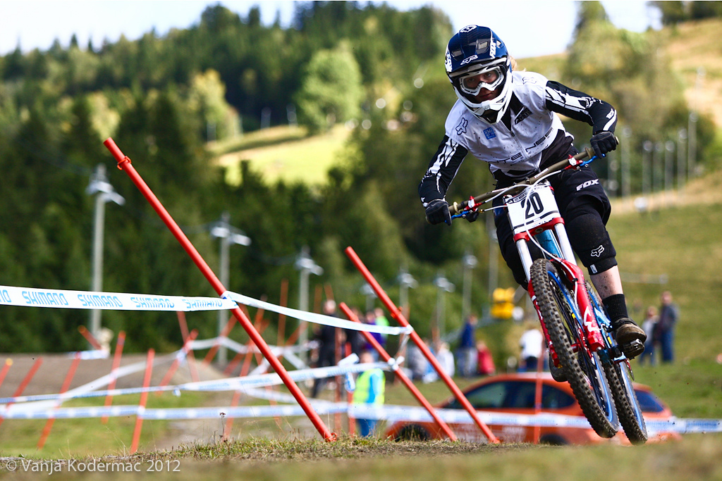 Tahnee went down hard during her final run but managed to continue and finished in 9th place. She s a 2012 junior World cup champ.