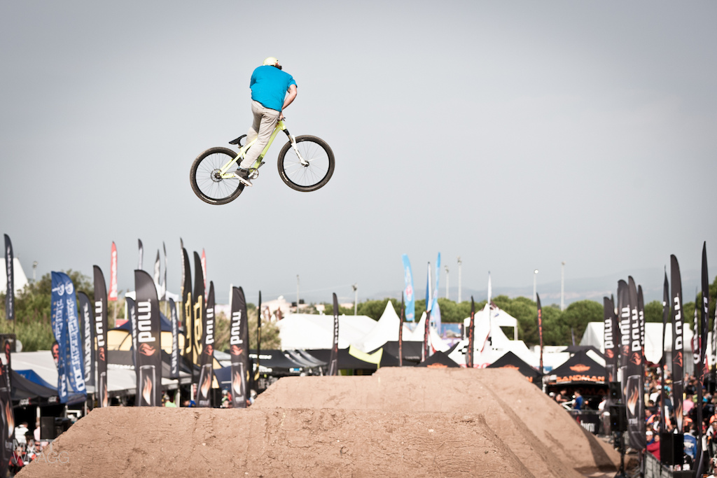 Roc D Azur 2012 dirt jumping.