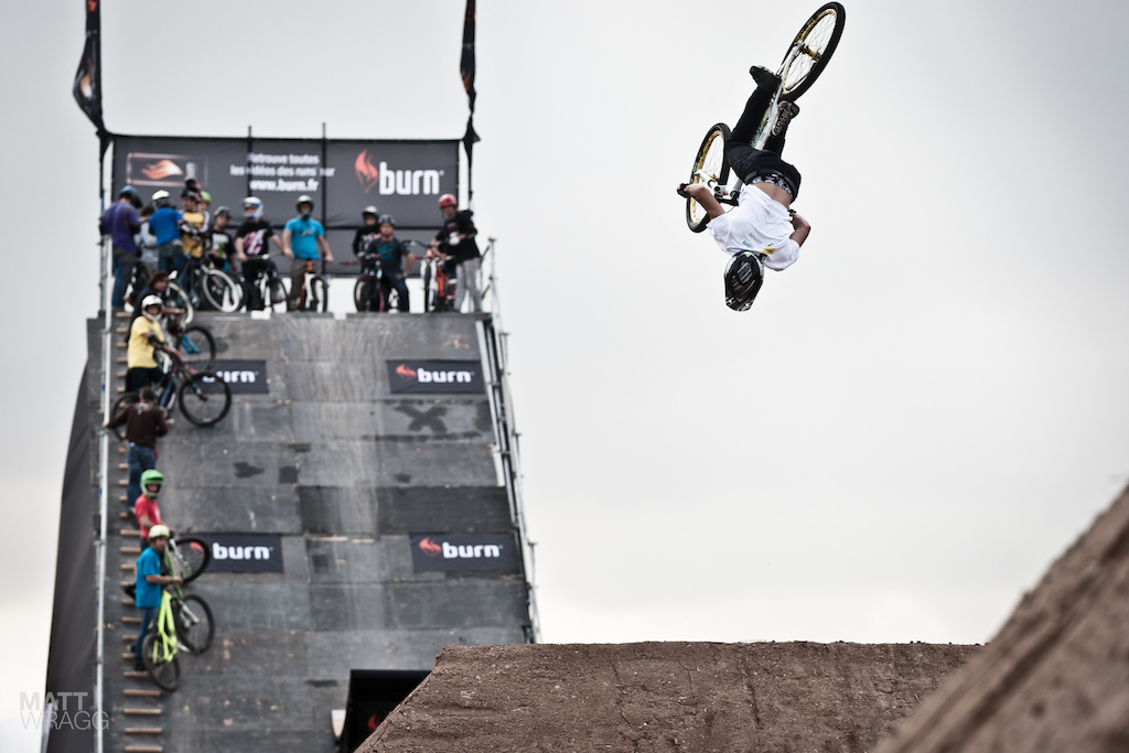 Roc D Azur 2012 dirt jumping.