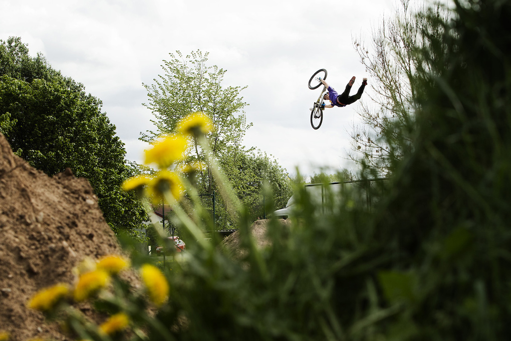 Jon Alm H gman in Linus Sj holms backyard in Sweden.