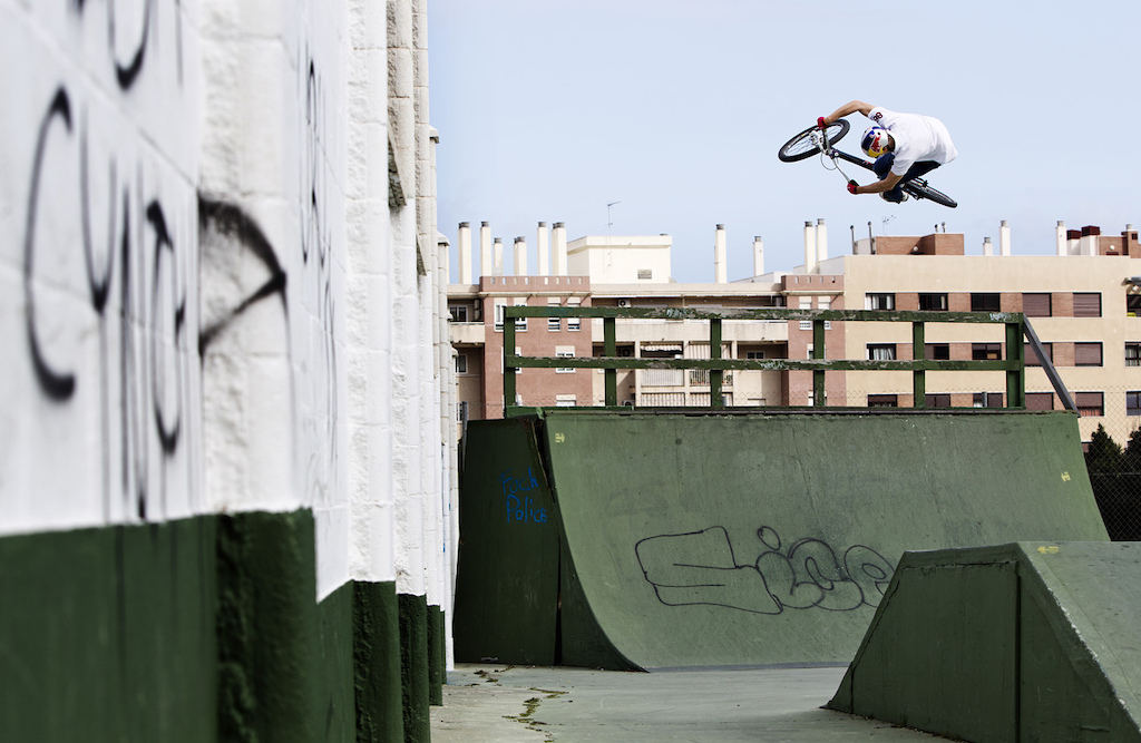 Martin S derstr m doing eurostuff in a skatepark in Malaga.