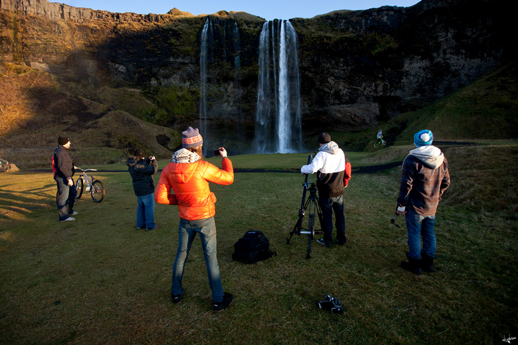 sam pilgrim doing a 360 of the bank in front of all the veho crew