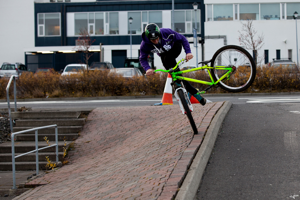 foot jam tailwhip