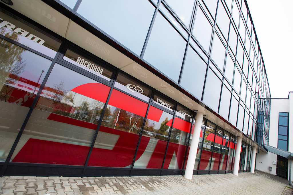 SRAM XX1 at their DTC facility in Schweinfurt Germany. Photo by Sebastian Schieck.