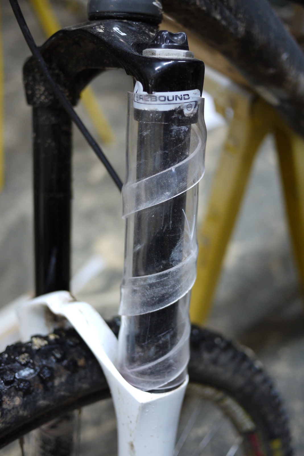 fork sleeve suspension