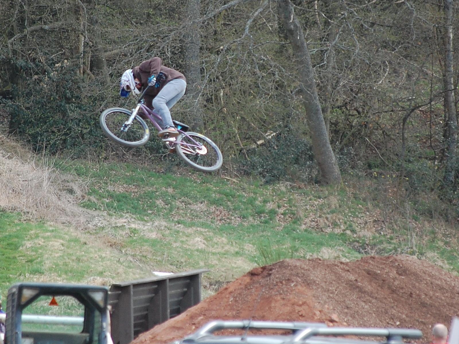 Some guys had a little dirt session during the 1st round of the Belgian DH Cup.