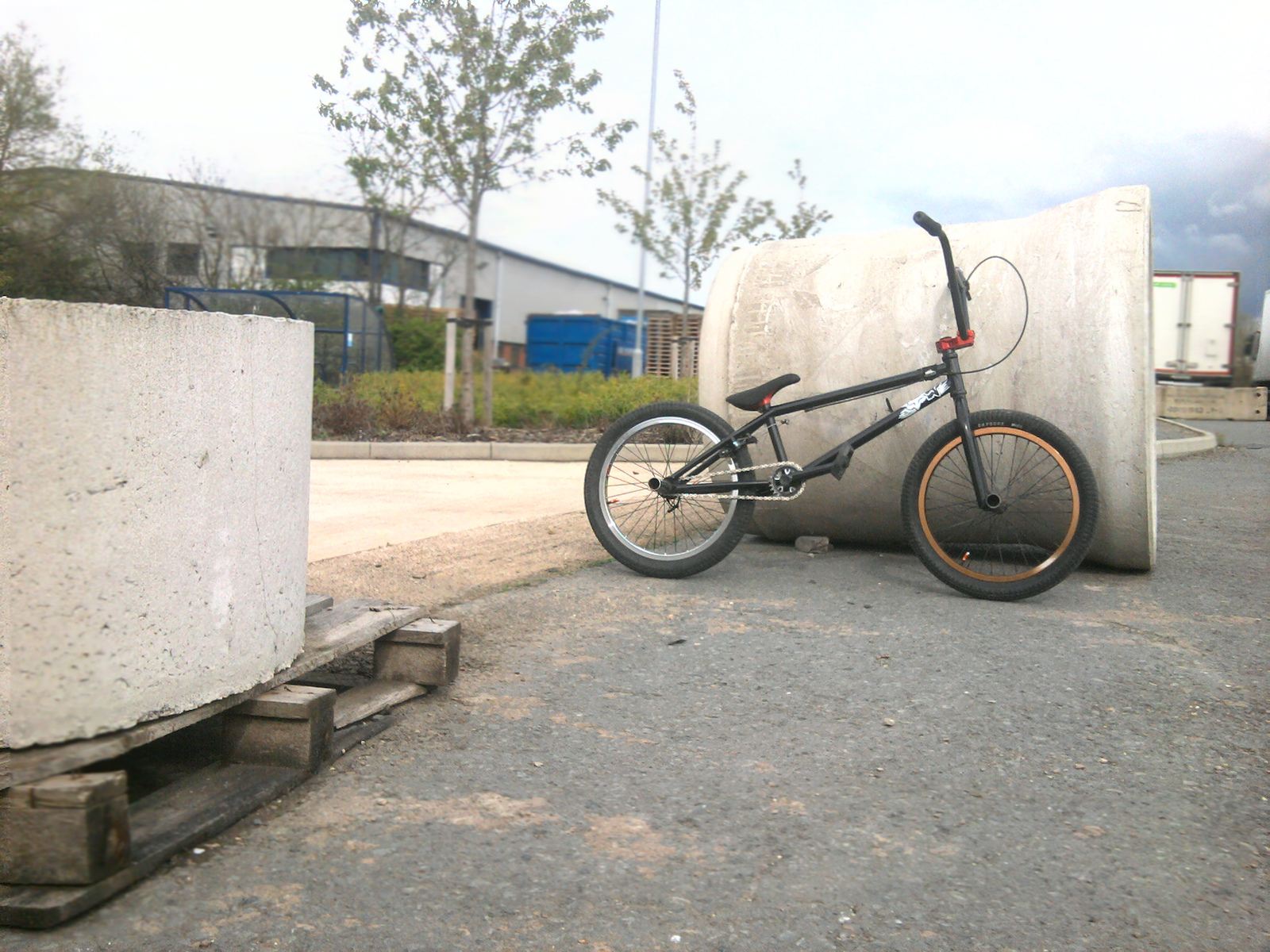 frame:proper ttl v2/ forks:fit blade/ bars: s&amp;m perfic10/ stem:s&amp;m xlt toplod/ wheels: front proper microlight rear odsy hazard + v3 cassette hub/ seat:shadow integral/ grips:odi longnecks / brakes:odyssey evo 2/cable: united linear/lever:odsy mono /chain: halfords/pedals: odsy jcpc/ headset: fsa impact/sprocket-cranks: proper microlite, odsy twom /odsy aitkin front+rear/pegs: sam baskett